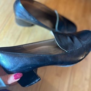 Well worn size 8.5 crew shoes